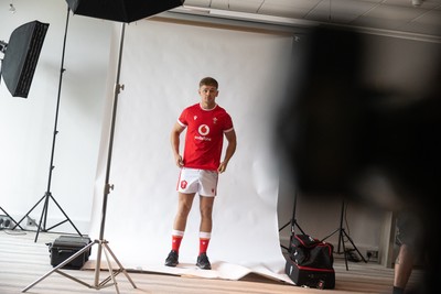 090625 - Wales Rugby Squad Portraits - Behind the Scenes - Alex Mann