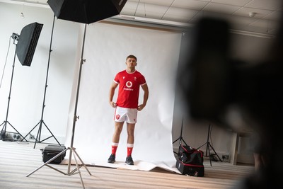 090625 - Wales Rugby Squad Portraits - Behind the Scenes - Alex Mann