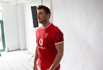090625 - Wales Rugby Squad Portraits - Behind the Scenes - James Ratti