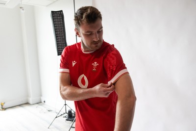 090625 - Wales Rugby Squad Portraits - Behind the Scenes - James Ratti