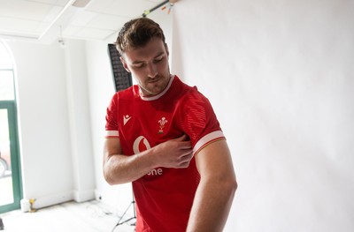 090625 - Wales Rugby Squad Portraits - Behind the Scenes - James Ratti