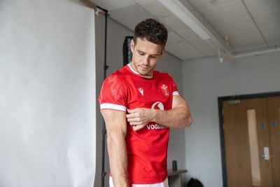 090625 - Wales Rugby Squad Portraits - Behind the Scenes - Kieran Hardy