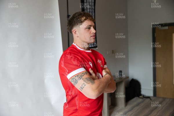 090625 - Wales Rugby Squad Portraits - Behind the Scenes - Macs Page