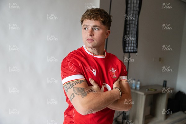 090625 - Wales Rugby Squad Portraits - Behind the Scenes - Macs Page