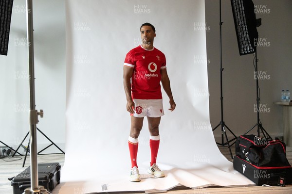 090625 - Wales Rugby Squad Portraits - Behind the Scenes - Keelan Giles