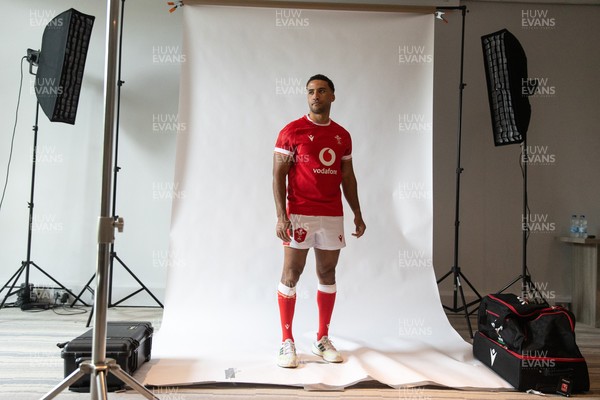 090625 - Wales Rugby Squad Portraits - Behind the Scenes - Keelan Giles