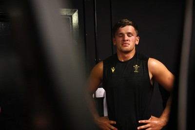 130625 - Picture shows the Welsh Rugby team during extreme heat training, where the air temperature was 388 degrees celsius and 857 humidity - Alex Mann during training