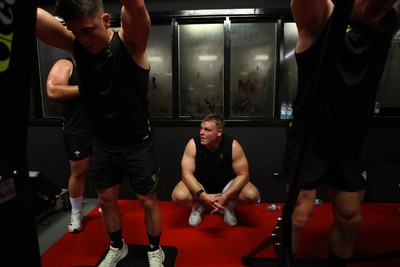 130625 - Picture shows the Welsh Rugby team during extreme heat training, where the air temperature was 388 degrees celsius and 857 humidity - Dewi Lake during training