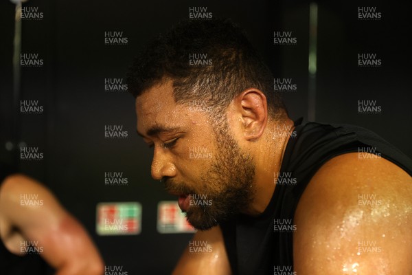 130625 - Picture shows the Welsh Rugby team during extreme heat training, where the air temperature was 388 degrees celsius and 857 humidity - Taulupe Faletau during training
