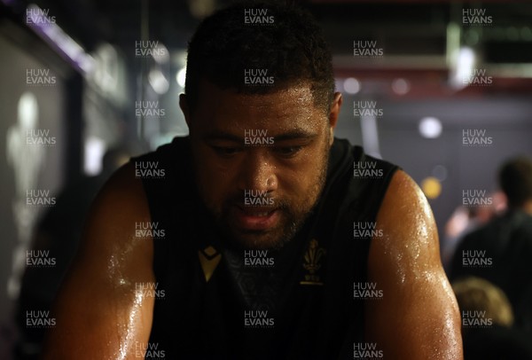 130625 - Picture shows the Welsh Rugby team during extreme heat training, where the air temperature was 388 degrees celsius and 857 humidity - Taulupe Faletau during training