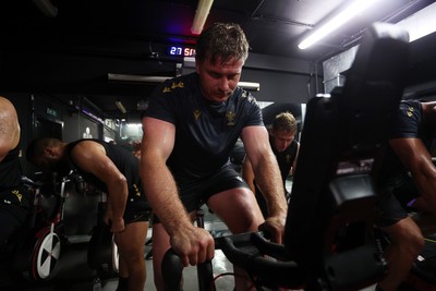 230625 - Wales Rugby Training in the heat chamber - Aaron Wainwright during training