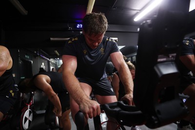 230625 - Wales Rugby Training in the heat chamber - Aaron Wainwright during training