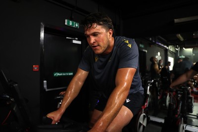230625 - Wales Rugby Training in the heat chamber - Teddy Williams during training