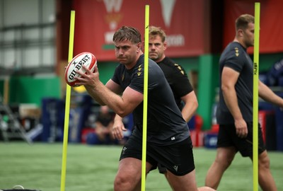 230625 - Wales Rugby Training in the heat chamber - Aaron Wainwright during training