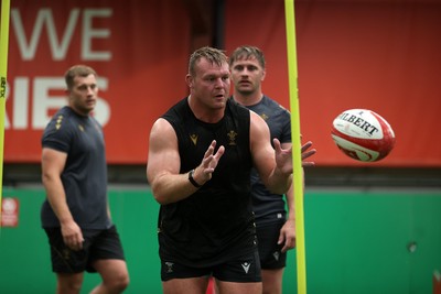 230625 - Wales Rugby Training in the heat chamber - Dewi Lake during training