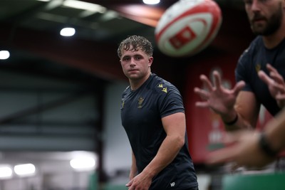 230625 - Wales Rugby Training in the heat chamber - Macs Page during training