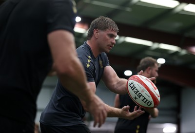 230625 - Wales Rugby Training in the heat chamber - Aaron Wainwright during training