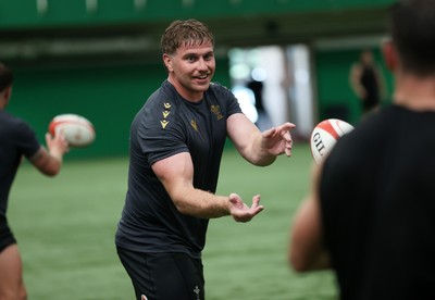 230625 - Wales Rugby Training in the heat chamber - Aaron Wainwright during training