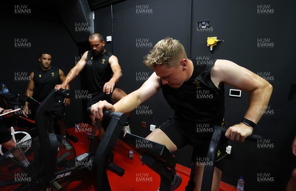 230625 - Wales Rugby Training in the heat chamber - Sam Costelow during training