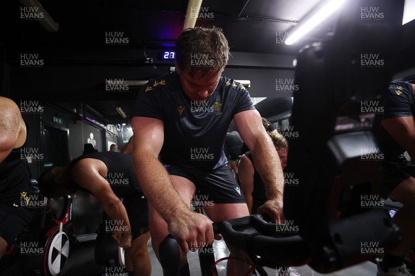230625 - Wales Rugby Training in the heat chamber - Aaron Wainwright during training