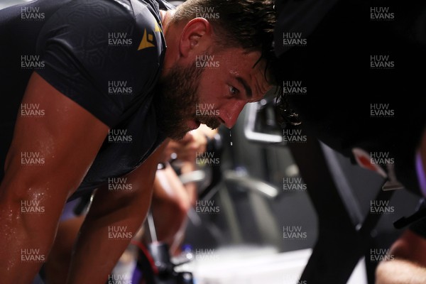 230625 - Wales Rugby Training in the heat chamber - Johnny Williams during training