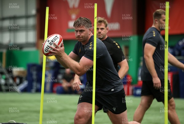 230625 - Wales Rugby Training in the heat chamber - Aaron Wainwright during training