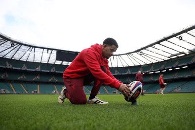 060226 - Wales Rugby kicking session at Twickenham ahead of their first Six Nations game against England - Ben Thomas during training