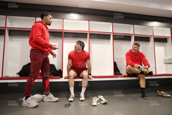 060226 - Wales Rugby kicking session at Twickenham ahead of their first Six Nations game against England - Ben Thomas, Dan Edwards and Sam Costelow during training
