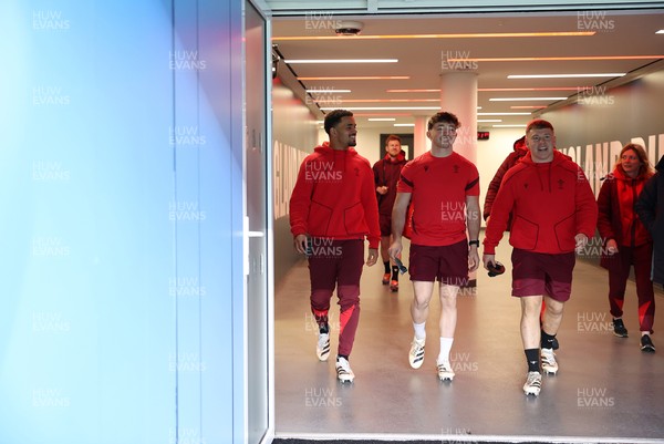 060226 - Wales Rugby kicking session at Twickenham ahead of their first Six Nations game against England - Ben Thomas, Dan Edwards and Sam Costelow