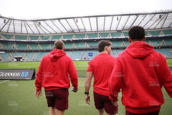 060226 - Wales Rugby kicking session at Twickenham ahead of their first Six Nations game against England - Sam Costelow, Dan Edwards and Ben Thomas
