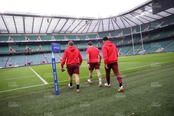060226 - Wales Rugby kicking session at Twickenham ahead of their first Six Nations game against England - Sam Costelow, Dan Edwards and Ben Thomas