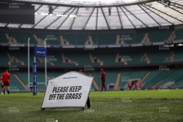 060226 - Wales Rugby kicking session at Twickenham ahead of their first Six Nations game against England - General View