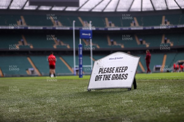 060226 - Wales Rugby kicking session at Twickenham ahead of their first Six Nations game against England - General View