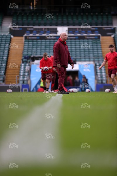 060226 - Wales Rugby kicking session at Twickenham ahead of their first Six Nations game against England - Darren Joy