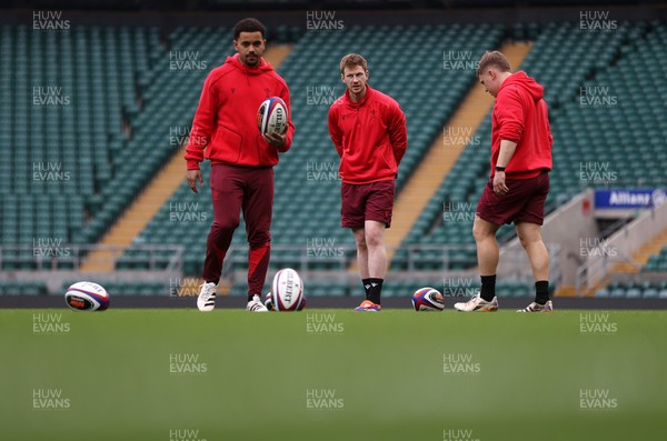060226 - Wales Rugby kicking session at Twickenham ahead of their first Six Nations game against England - Ben Thomas and Rhys Patchell, Kicking Coach during training