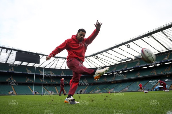 060226 - Wales Rugby kicking session at Twickenham ahead of their first Six Nations game against England - Ben Thomas during training
