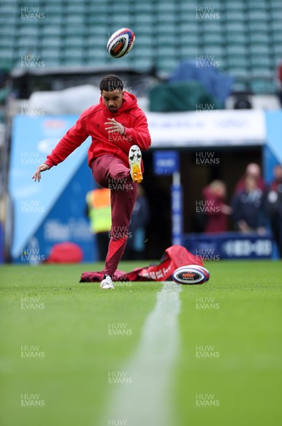 060226 - Wales Rugby kicking session at Twickenham ahead of their first Six Nations game against England - Ben Thomas during training
