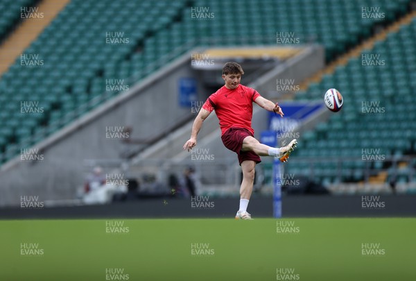060226 - Wales Rugby kicking session at Twickenham ahead of their first Six Nations game against England - Dan Edwards during training