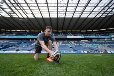 070325 - Wales Rugby Kickers Session at Murrayfield ahead of their 6 Nations game against Scotland tomorrow - Gareth Anscombe during training