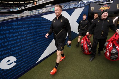 070325 - Wales Rugby Kickers Session at Murrayfield ahead of their 6 Nations game against Scotland tomorrow - Gareth Anscombe during training