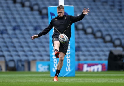 070325 - Wales Rugby Kickers Session at Murrayfield ahead of their 6 Nations game against Scotland tomorrow - Gareth Anscombe during training