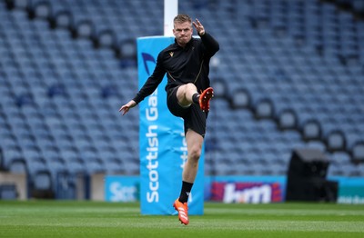 070325 - Wales Rugby Kickers Session at Murrayfield ahead of their 6 Nations game against Scotland tomorrow - Gareth Anscombe during training