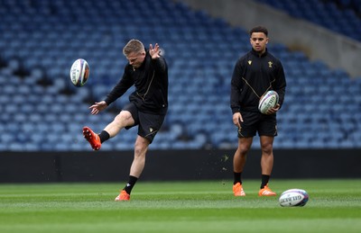 070325 - Wales Rugby Kickers Session at Murrayfield ahead of their 6 Nations game against Scotland tomorrow - Gareth Anscombe during training