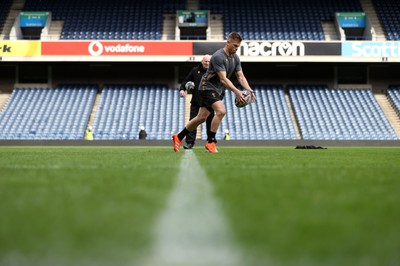 070325 - Wales Rugby Kickers Session at Murrayfield ahead of their 6 Nations game against Scotland tomorrow - Gareth Anscombe during training