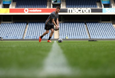 070325 - Wales Rugby Kickers Session at Murrayfield ahead of their 6 Nations game against Scotland tomorrow - Gareth Anscombe during training