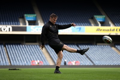 070325 - Wales Rugby Kickers Session at Murrayfield ahead of their 6 Nations game against Scotland tomorrow - Jarrod Evans during training