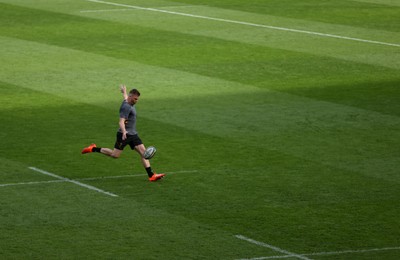 070325 - Wales Rugby Kickers Session at Murrayfield ahead of their 6 Nations game against Scotland tomorrow - Gareth Anscombe during training