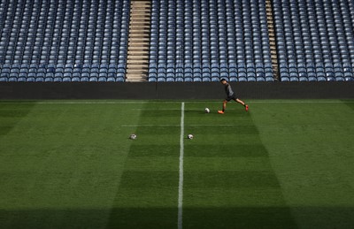 070325 - Wales Rugby Kickers Session at Murrayfield ahead of their 6 Nations game against Scotland tomorrow - Ben Thomas during training