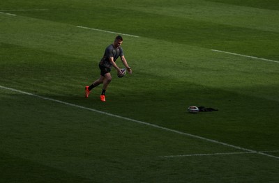 070325 - Wales Rugby Kickers Session at Murrayfield ahead of their 6 Nations game against Scotland tomorrow - Gareth Anscombe during training