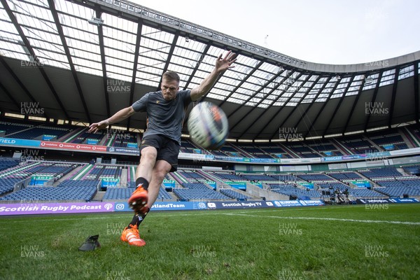 070325 - Wales Rugby Kickers Session at Murrayfield ahead of their 6 Nations game against Scotland tomorrow - Gareth Anscombe during training